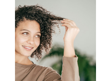 Nawilżanie włosów – wskazania, metody, zalety