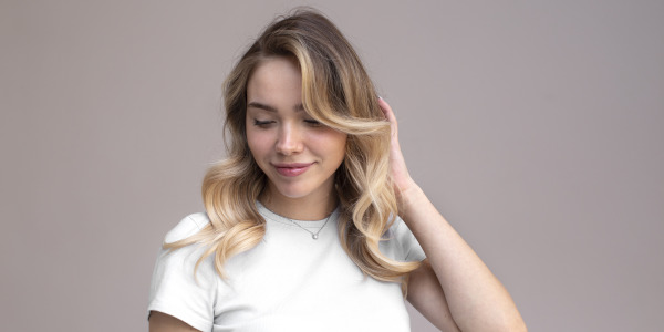 Air touch na ciemnych włosach - czy to dobry pomysł?