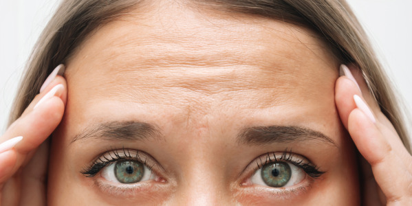 Jak pozbyć się lwiej zmarszczki? Poznaj skuteczne metody