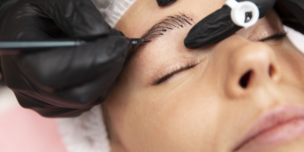 Brwi permanentne – czym są?