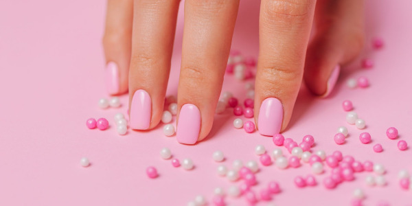 Manicure hybrydowy a żelowy. Porównanie