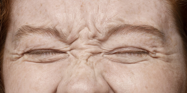 Jak pozbyć się zmarszczki na czole?