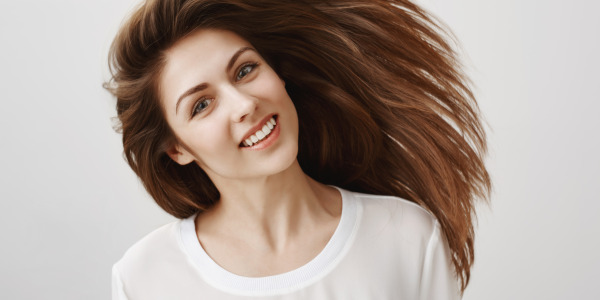 Jak dbać o włosy? Zasady i codzienna pielęgnacja