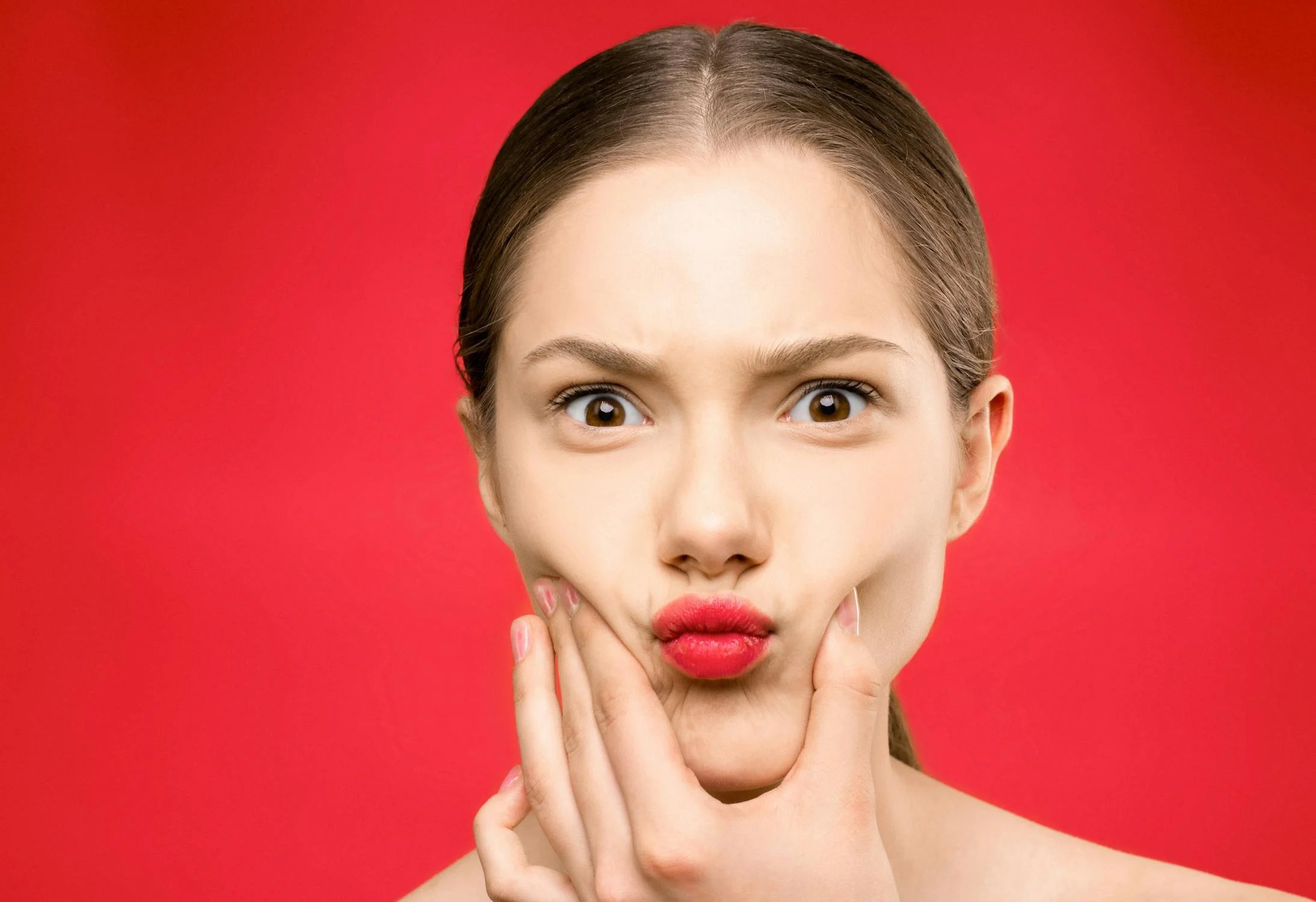 Czerwone policzki u dorosłego – dlaczego powstają?